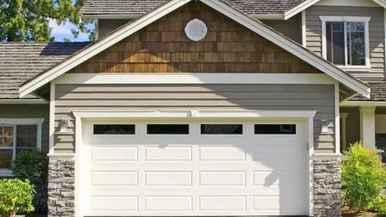 Why 16×7 Garage Doors Are Ideal for Cold and Hot Climates