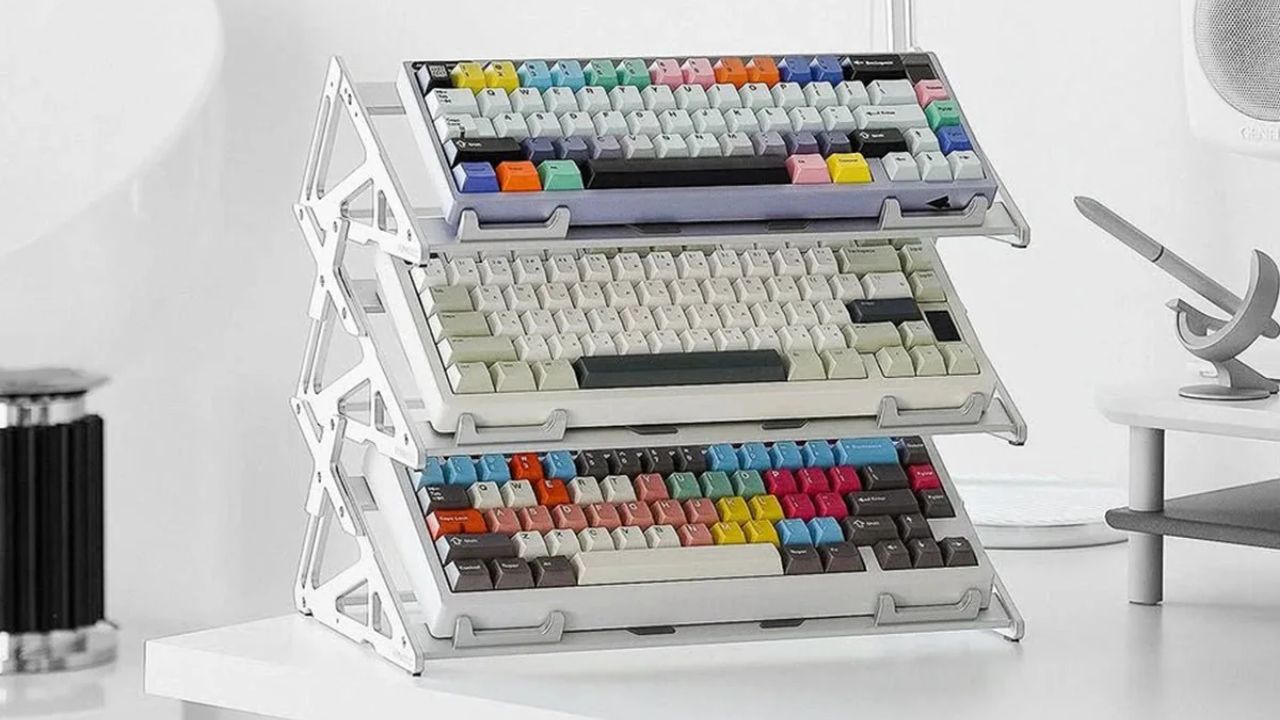 Best Ways to Organize Multiple Mechanical Keyboards on Your Desk