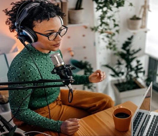 Reason Every Blogger Needs to Start a Podcast with AIPodify